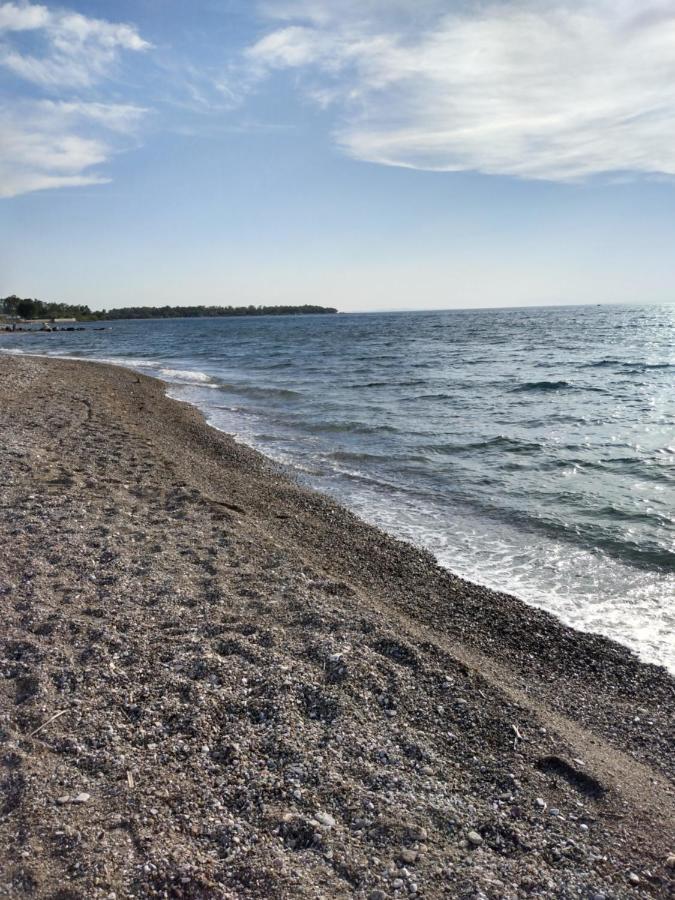 My Sunny Low Home Patras Bagian luar foto
